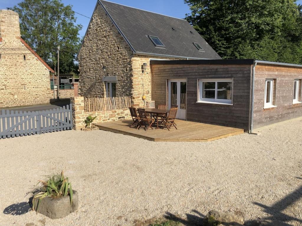 Charmante Maison De Campagne En Pierres Et Bois Sartilly-Baie-Bocage Extérieur photo
